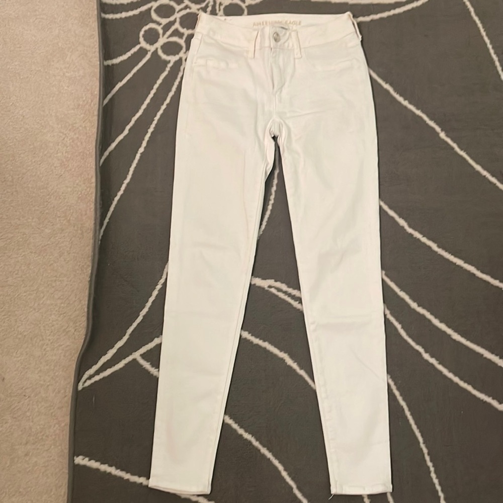 American Eagle white skinny jeans, size 4